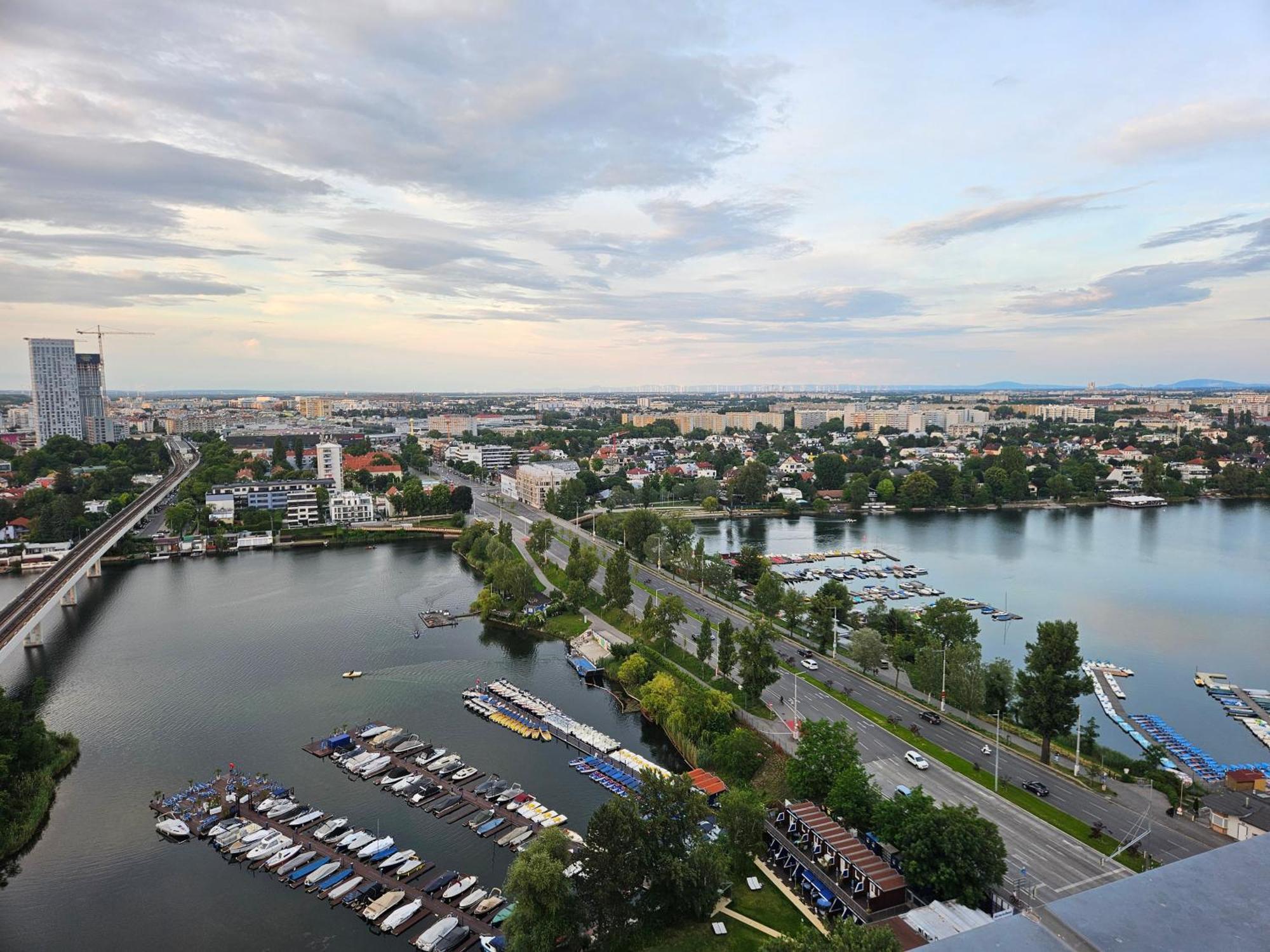 Yuki'S Place - Un-Vic, Danube Beach And Subway Near To Downtown Vienna Apartment Exterior photo