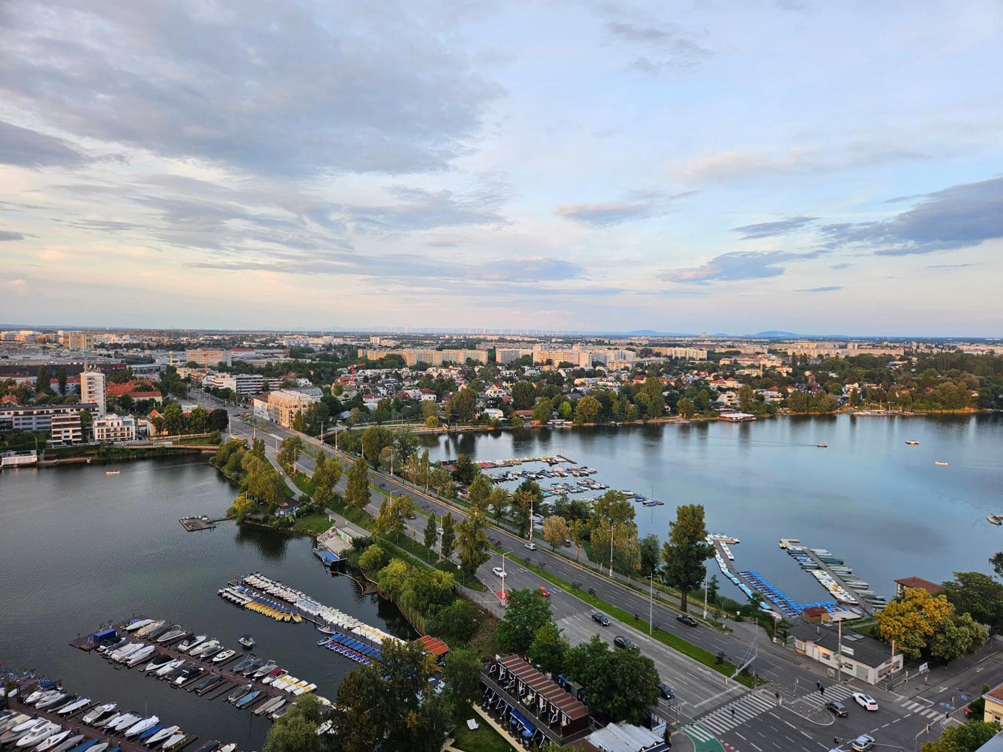 Yuki'S Place - Un-Vic, Danube Beach And Subway Near To Downtown Vienna Apartment Exterior photo