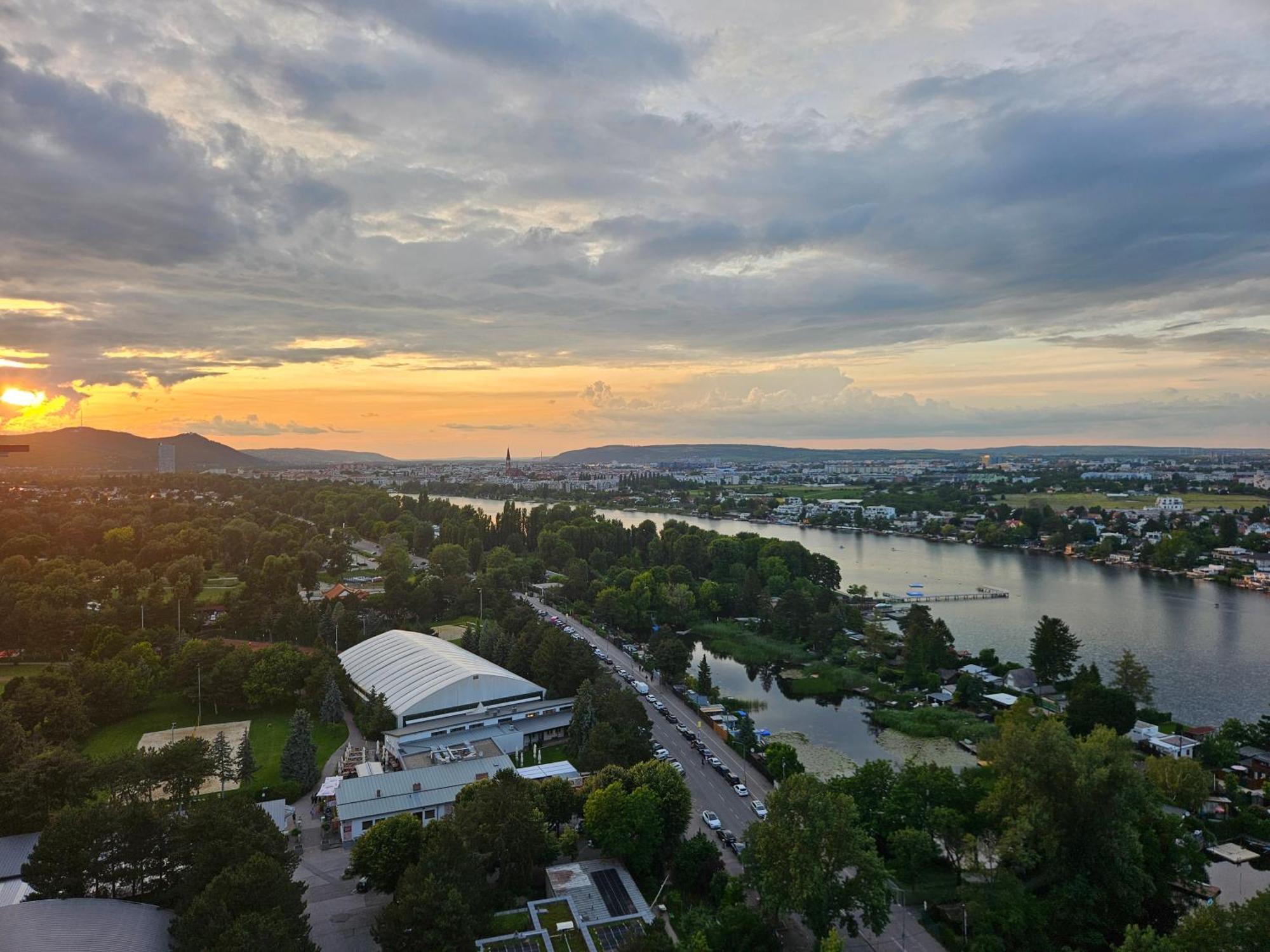 Yuki'S Place - Un-Vic, Danube Beach And Subway Near To Downtown Vienna Apartment Exterior photo